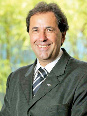 Luis Antonio Lima e quadro da diretoria da Algar Telecom